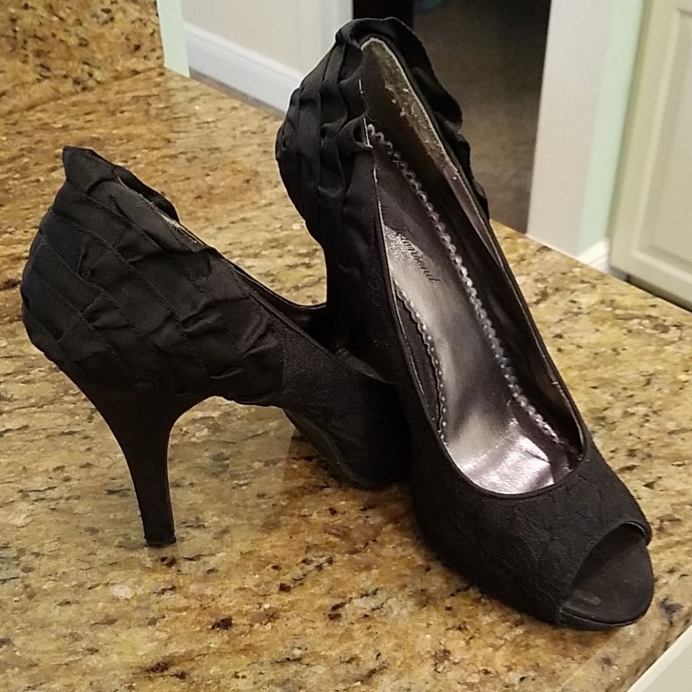 Lulu Townsend Black Heels Pumps